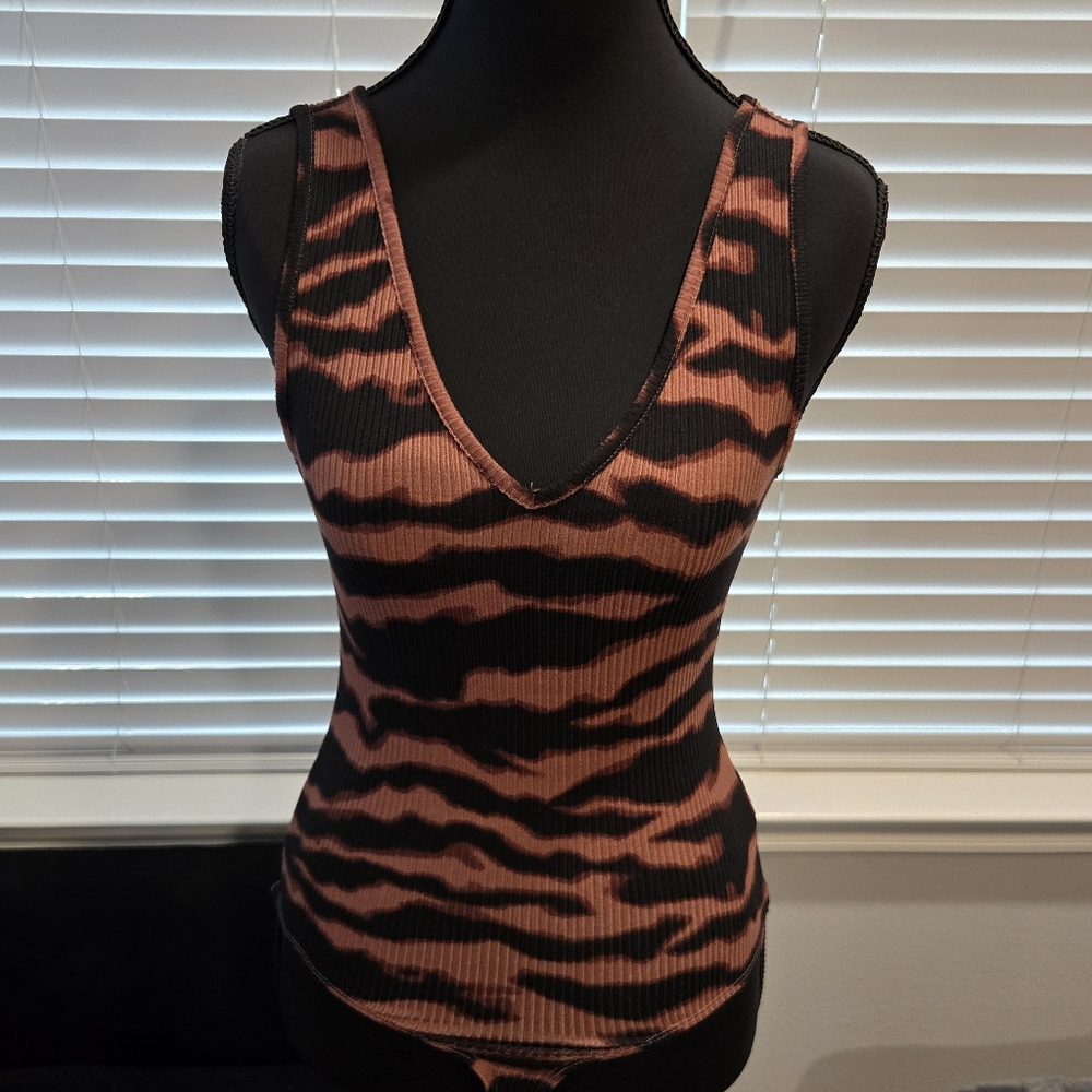 Gianni Bini Tiger Striped Y2K Sexy Womens Bodysuit